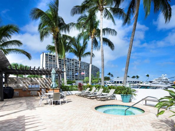 108 Lakeshore Drive 38T, North Palm Beach FL 33408