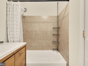 909 8TH Street NE, Washington DC 20002