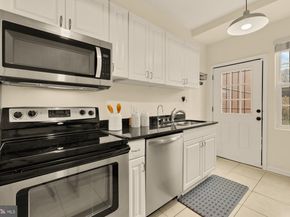 909 8TH Street NE, Washington DC 20002