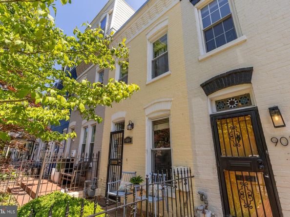 909 8TH Street NE, Washington DC 20002