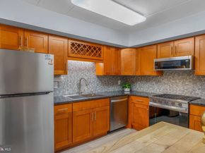 63101 Delaire Landing Road 101, Philadelphia PA 19114