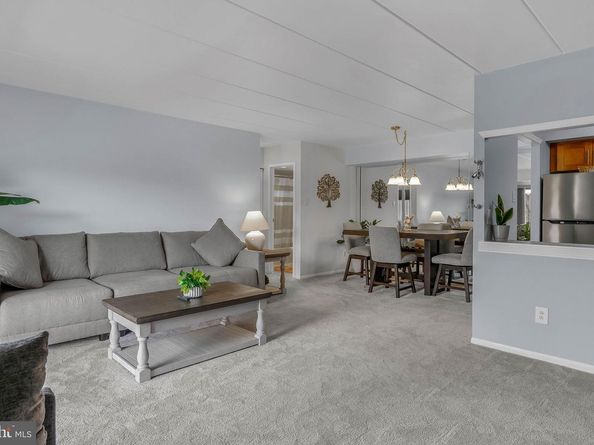 63101 Delaire Landing Road 101, Philadelphia PA 19114