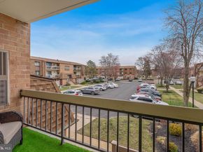 63101 Delaire Landing Road 101, Philadelphia PA 19114