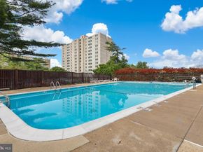 5340 Holmes Run Parkway 1102, Alexandria VA 22304