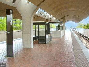 904 Harrison Circle, Alexandria VA 22304