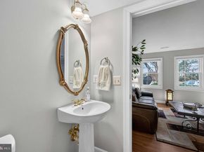 904 Harrison Circle, Alexandria VA 22304