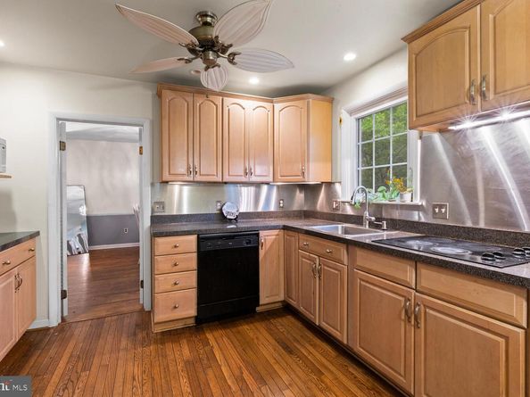 517 W Woodland Avenue, Springfield PA 19064