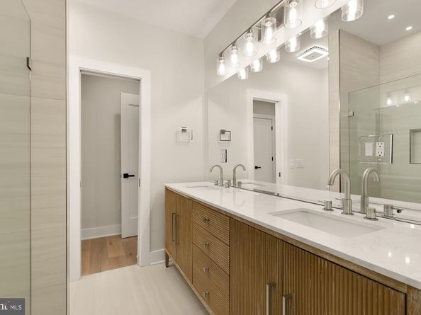 1600 37TH Street NW, Washington DC 20007