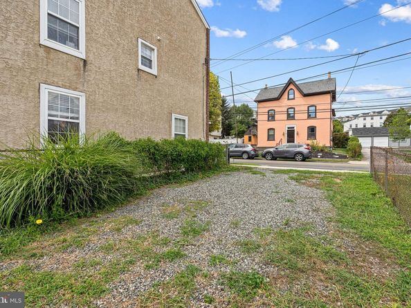 814 E Elm Street, Conshohocken PA 19428