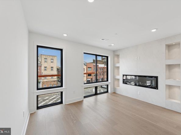 919 S 11TH Street 2, Philadelphia PA 19147