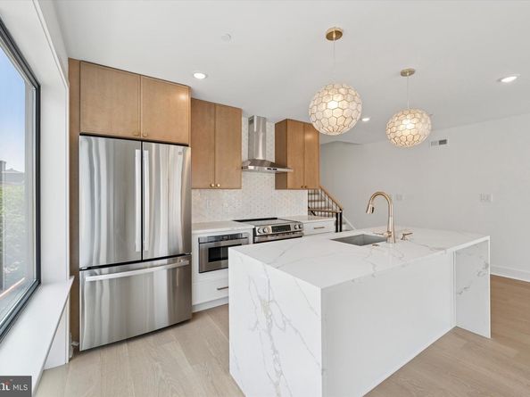 919 S 11TH Street 2, Philadelphia PA 19147