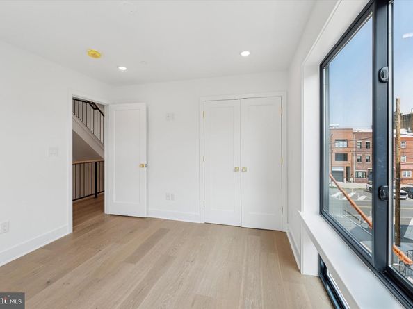 919 S 11TH Street 2, Philadelphia PA 19147
