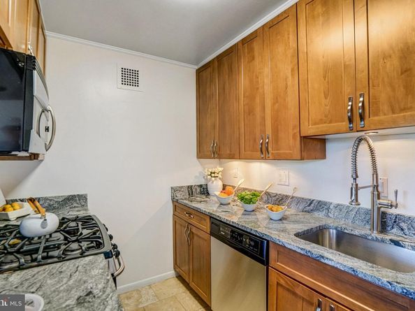 4390 Lorcom Lane 301, Arlington VA 22207