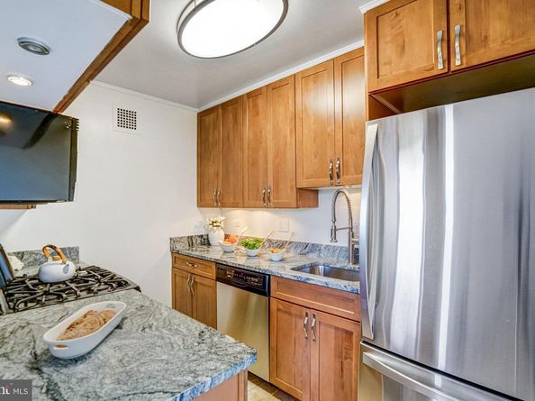 4390 Lorcom Lane 301, Arlington VA 22207