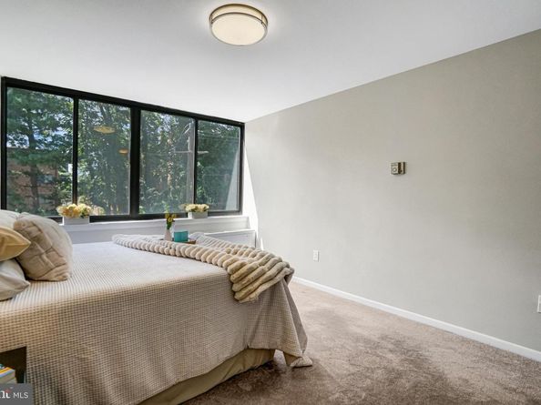 4390 Lorcom Lane 301, Arlington VA 22207