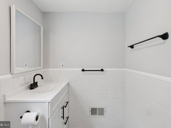 3804 Fairmount Avenue, Philadelphia PA 19104
