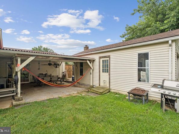 805 N York Road, Sterling VA 20164
