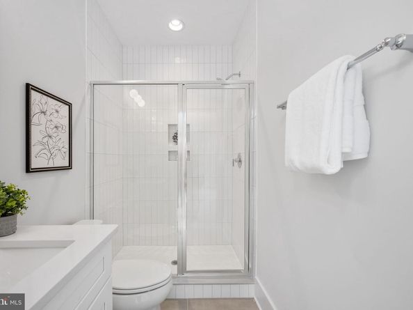 1012 Hillcrest Drive SW, Vienna VA 22180