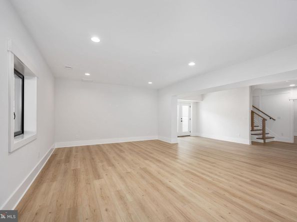 1012 Hillcrest Drive SW, Vienna VA 22180