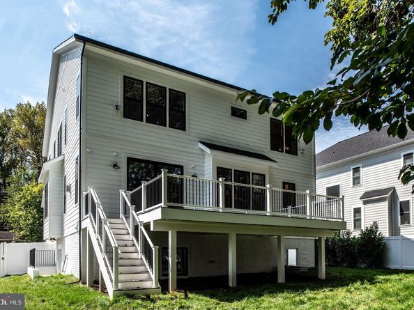 1012 Hillcrest Drive SW, Vienna VA 22180