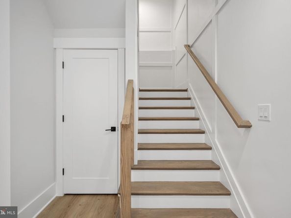 1012 Hillcrest Drive SW, Vienna VA 22180