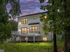 1012 Hillcrest Drive SW, Vienna VA 22180