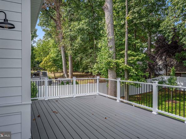 1012 Hillcrest Drive SW, Vienna VA 22180