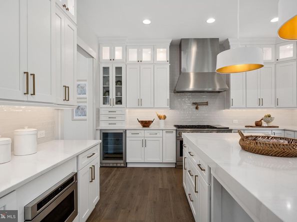 1012 Hillcrest Drive SW, Vienna VA 22180