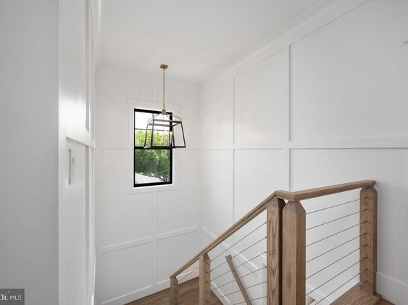 1012 Hillcrest Drive SW, Vienna VA 22180