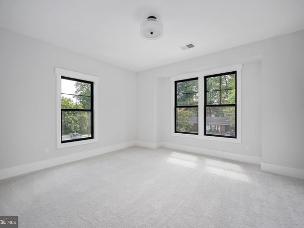 1012 Hillcrest Drive SW, Vienna VA 22180