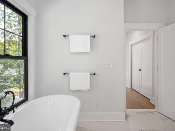 1012 Hillcrest Drive SW, Vienna VA 22180