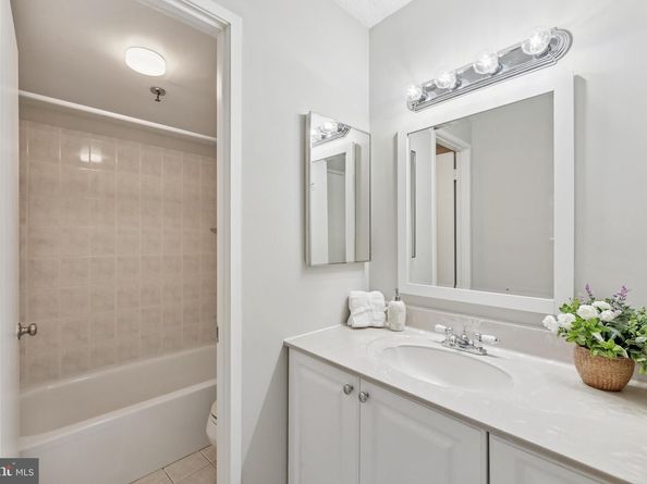 5911 Edsall Road 403, Alexandria VA 22304