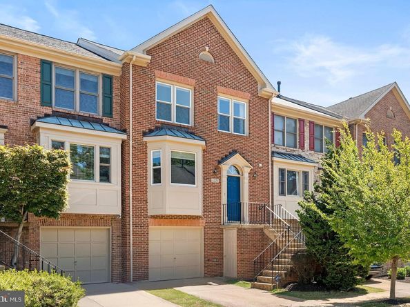 6220 Squires Hill Drive, Falls Church VA 22044