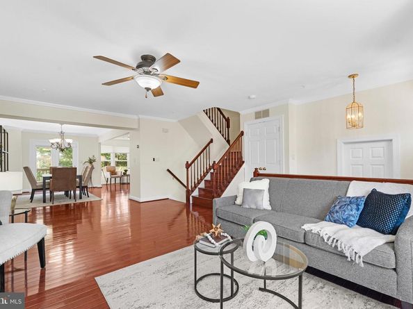6220 Squires Hill Drive, Falls Church VA 22044