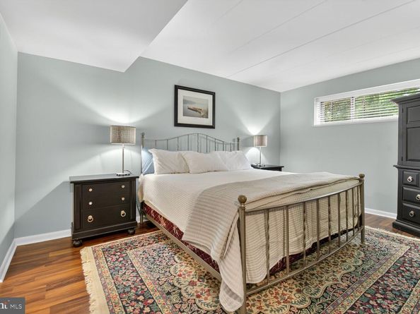 126 Roberts Lane 101, Alexandria VA 22314