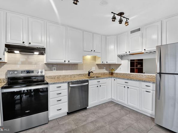 126 Roberts Lane 101, Alexandria VA 22314