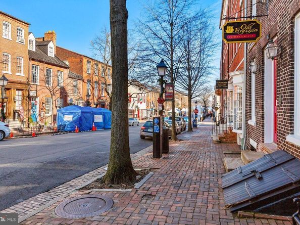 126 Roberts Lane 101, Alexandria VA 22314