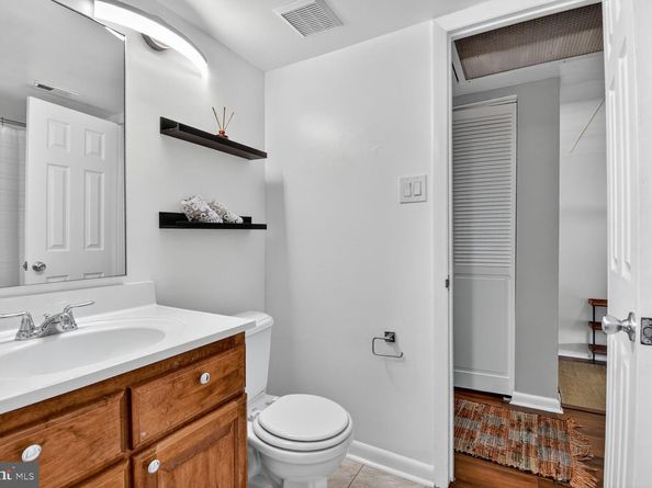 126 Roberts Lane 101, Alexandria VA 22314