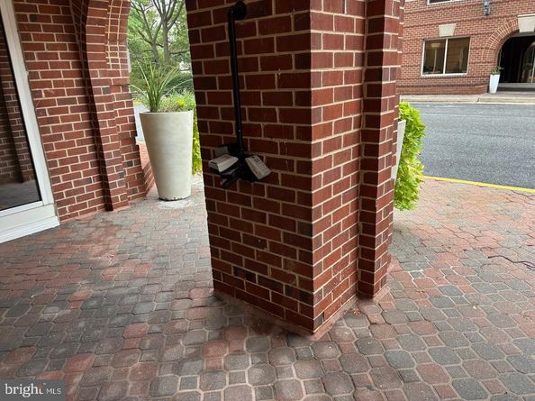 635 Slaters Lane 302, Alexandria VA 22314