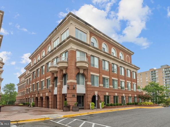 635 Slaters Lane 302, Alexandria VA 22314
