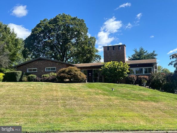 6 Rolling Hills Drive, Southampton PA 18966