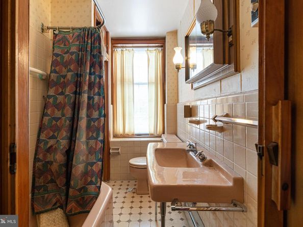 6948 Hegerman Street, Philadelphia PA 19135