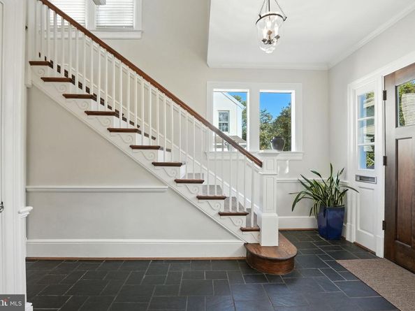1610 N Danville Street, Arlington VA 22201