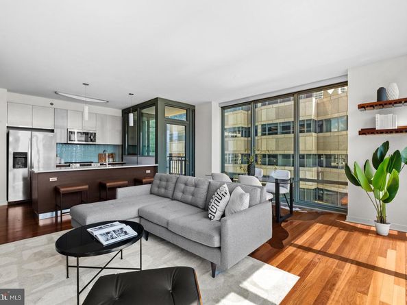 2101 Market Street 706, Philadelphia PA 19103