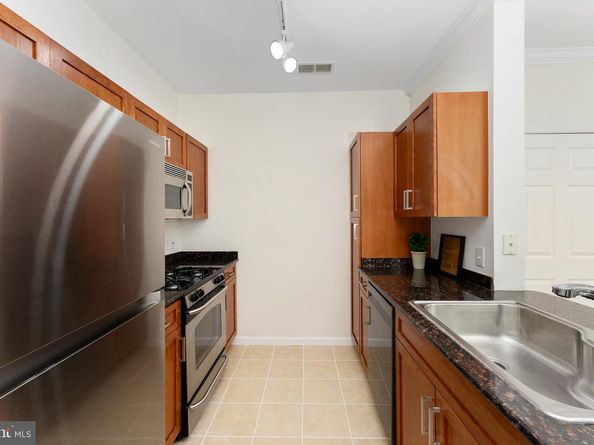 12925 Centre Park Circle 311, Herndon VA 20171