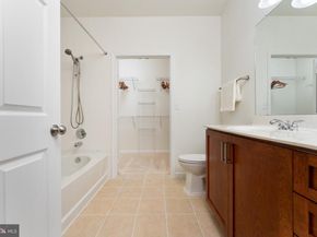 12925 Centre Park Circle 311, Herndon VA 20171