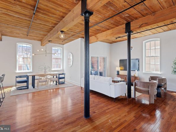 205 Cuthbert Street 301, Philadelphia PA 19106