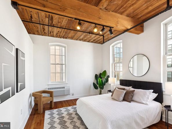 205 Cuthbert Street 301, Philadelphia PA 19106