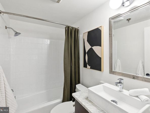 205 Cuthbert Street 301, Philadelphia PA 19106