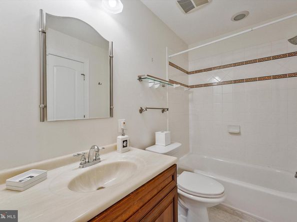 5120 20TH Street N, Arlington VA 22207